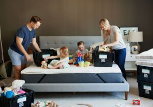 Mehr über den Artikel erfahren ORDNUNG IN DER FAMILIE